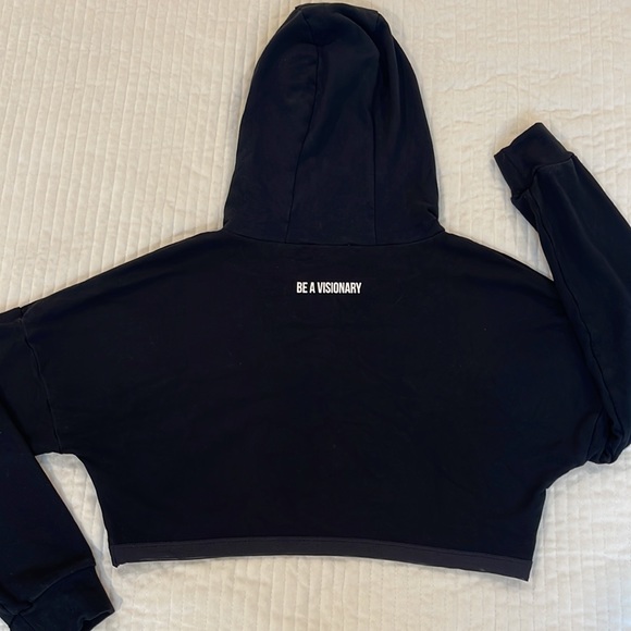 GYMSHARK Two-Piece Cropped Set - Picture 3 of 8